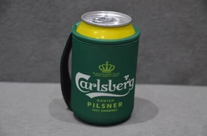 1x Carlsberg Neoprene Can Bottle Holder Beer Insulator Cooler Sleeve With Handle - Foto 1 di 6