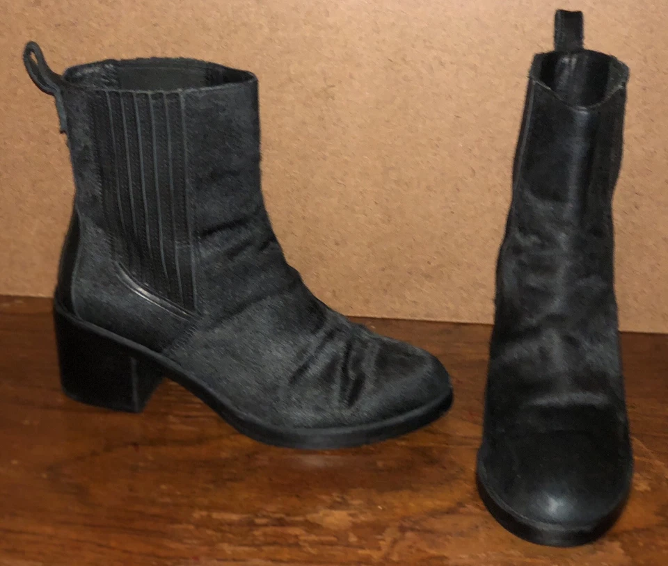 UGG Australia Camden Black Leather Women’s Bootie Boots EU39  / US 8 - Image 1 of 4