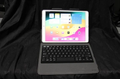 Apple iPad Pro 1st Gen A1701 64GB WiFi 10.5" ZAGG Keyboard no power supply - Image 1 of 4