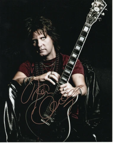 KEE MARCELLO - Signed 10x8 Photograph - MUSIC - EUROPE Cover
