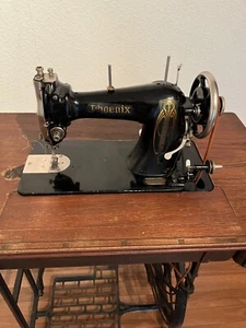 Nähmaschine Phoenix Tret-Schranknähmaschine mit Zubehör ca.100Jahre alt. - Bild 1 von 12