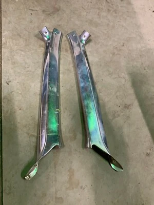 1964 Buick LeSabre 4-d HT front A- Pillar window stainless garnish molding Foto 1 de 4