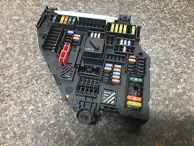 BMW X3 F25 2011 2012 2013 2014 MONTAJE CAJA DE FUSIBLES MONTADO EN EL MALETERO 9210859  Foto 1 de 3