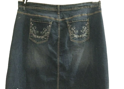 Falda lápiz vaquera desteñida bordada Roz & Ali para mujer talla 24 dobladillo crudo por encima de la rodilla Foto 1 de 4