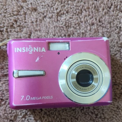 Câmera Digital Insignia NS-DSC7P09 7.0MP - Rosa (não testada) - Imagem 1 de 4
