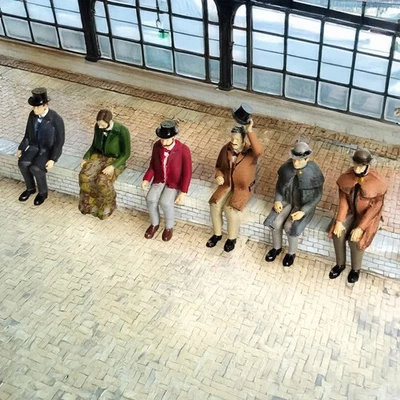 FG38 - Victorian Gentlemen Sitting (x6) Figures unpainted O scale - Image 1 of 4