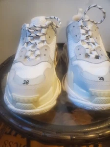 Balenciaga White Leather and Mesh Triple S Low Top Sneakers Size 38 pre-owned - Picture 1 of 7