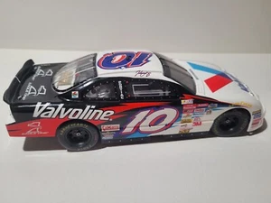 2000 Johnny Benson #10 Valvoline 1:24 Pontiac Grand Prix - Picture 1 of 11