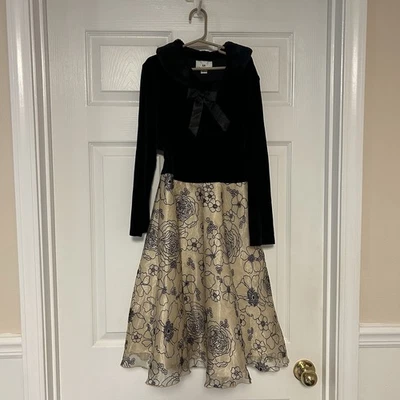 IZ  Beyer California Girl's Black/Gold Christmas Holiday Dress - Size 10 - Image 1 of 4