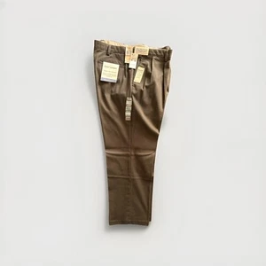 Dockers D3 klassische Passform braun plissiert vorne Baumwolle Khakis Chino Herren Hose 42x30 - Bild 1 von 3