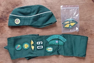 Gorra, faja e insignias vintage Girl Scout Garrison - Imagen 1 de 9