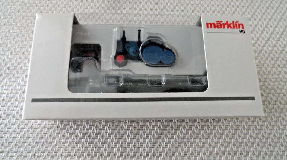 MARKLIN HO SCALE 46064 FLAT CAR WITH LANZ TRACTOR NIB - Image 1 of 4