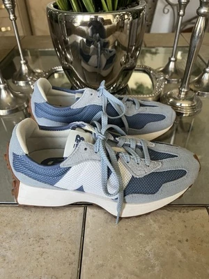 New Balance Women’s 327 Sneakers Blue Preowned Size 7.5 - Image 1 of 4