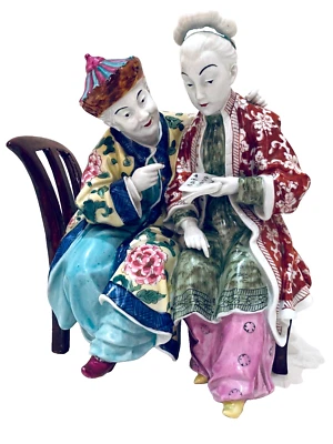 Antigua estatuilla china de porcelana de loto rojo rosa familiar Foto 1 de 4