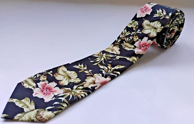 Corbata American Eagle Outfitters para hombre con patrón floral negra/rosa/blanca Foto 1 de 4