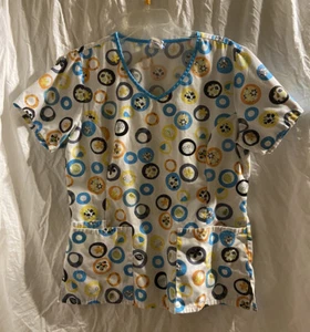 Scrub HQ Multicolored Circles With Floral Print Size Medium Scrub Top - Picture 1 of 7