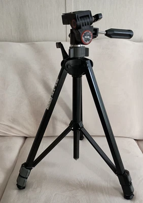 SLIK 1000 Made in Japan 5114 Tripod Easy Release Post Tension Adjustable EUC - Image 1 of 4