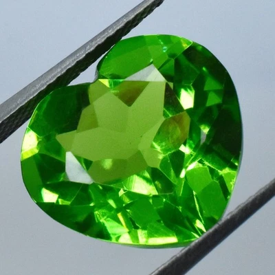 NATURAL Peridot Green 12.30 Ct CERTIFIED Stone Gemstone HEART CUT Faceted - Image 1 of 4
