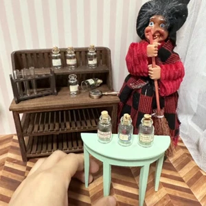 8 Piezas Escala 1:12 Casa de Muñecas Miniatura Accesorios Hechizo Brujo Vidrio Botellas de Perfume - Imagen 1 de 16