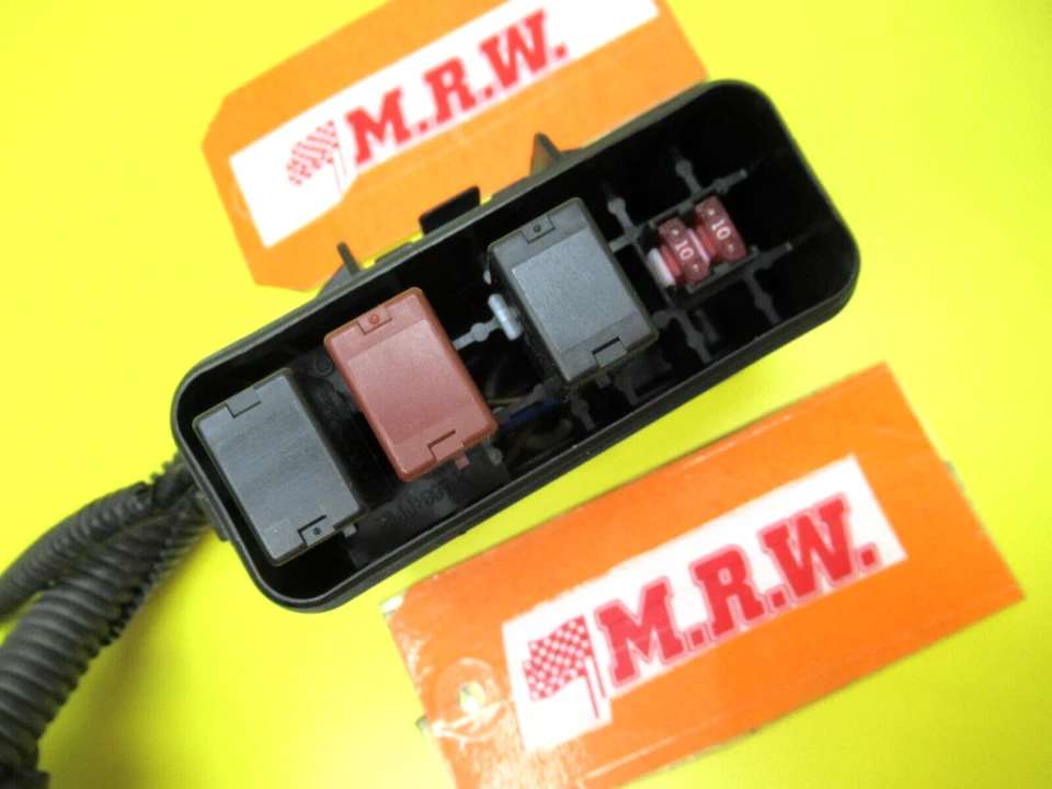 FUSE BOX RELAY WIRE PANEL 1.8L ENGINE MOTOR UNDER HOOD for 00-05 TOYOTA CELICA - Image 1 of 4