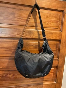 Lululemon Resolution Crescent Slouchy Crossbody Hobo Bag Black Expandable XL - Picture 1 of 15