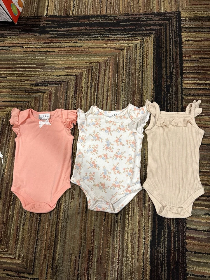 Juego de 3 bodys estilo tanque para bebé niña de 3-6 meses de Nicole Miller Foto 1 de 1