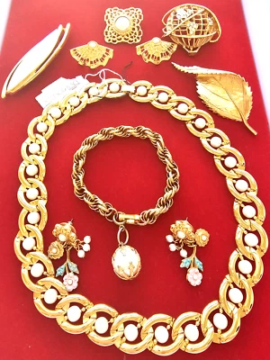 Vintage Gold Tone Jewelry Lot  Signed GR Rhinestone Celebrity Faux Pearl Monet - Image 1 of 4