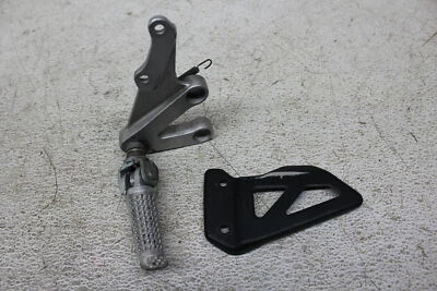 Suzuki GSXR750 2003 reposapiés delantero derecho clavija escalón con reposapiés Foto 1 de 4