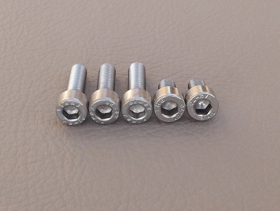 Parafusos de montagem de tampa de tanque de combustível Kawasaki ZZ-R1200 ZZR1200 aço inoxidável - Imagem 1 de 1