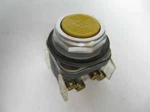Allen-Bradley Yellow Push Button with 800T-XA Contacts Cat. 800T-A… Ser T - Picture 1 of 3