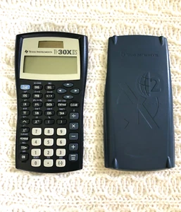 Texas Instruments TI-30X IIS Calcolatrice Scientifica 2 Linee Doppia Alimentazione Testata - Foto 1 di 3