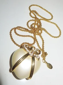 Vintage JOAN RIVERS Gold tone Chain Faux Pearl Puffy Heart & Bow Necklace - Picture 1 of 4