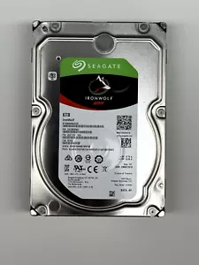Disque dur interne Seagate IronWolf NAS 6 To HDD, SATA 3,5" (ST6000VN0033) - Photo 1/1