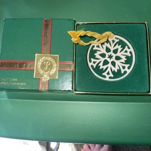 Vintage Porcelain Lenox Snowflake Ornament In Box Famous Barr - Picture 1 of 3