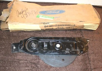 1973-1978 LTD Grand Marquis Sedan Wagon NOS RH POWER FRONT DOOR WINDOW REGULATOR - Image 1 of 4