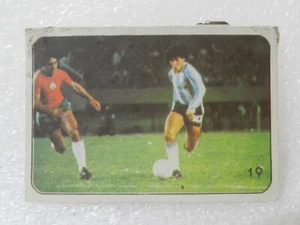 DIEGO ARMANDO MARADONA 1979 ORIGINAL FOOTBALL SOCCER CARD N°19 - Picture 1 of 2