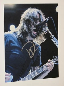 FOO FIGHTERS / DAVE GROHL - SIGNED 8 X 10 INCH COLOUR TOUR PHOTOGRAPH - Foto 1 di 1