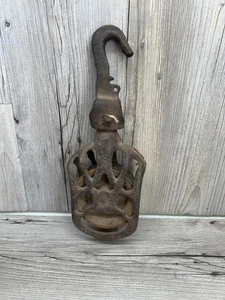 Vintage Heavy-Duty Metal Pulley with Hook - Picture 1 of 5