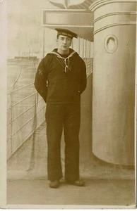 RP POSTCARD SAILOR C1914 - CHARLES HOWLETT & SON CHATHAM HMS PEMBROKE - Picture 1 of 2