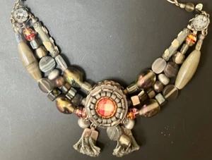 Collar de tres hebras con cuentas con borlas Ayala Bar firmado - Imagen 1 de 4