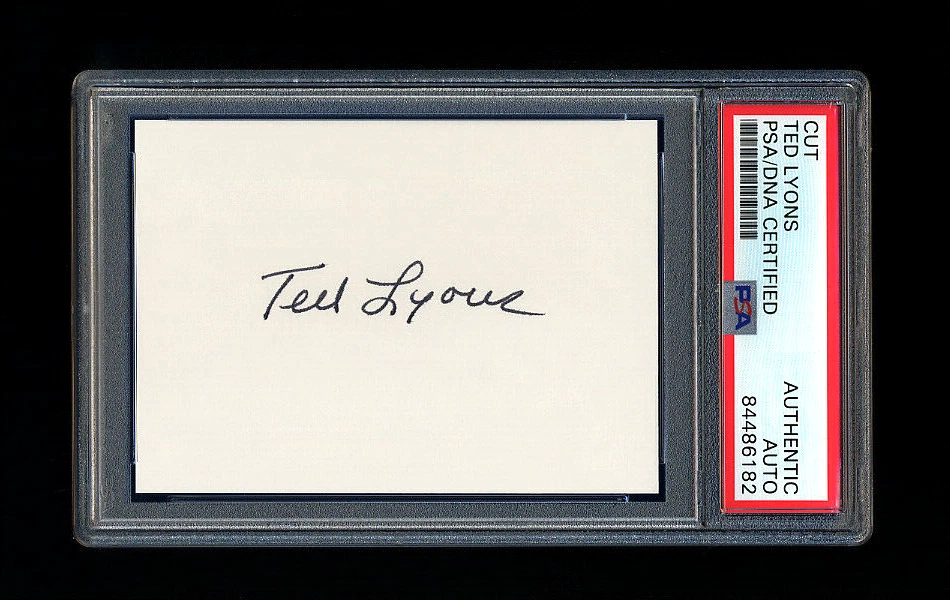 TED LYONS SIGNED MINT CUT PSA/DNA SLABBED AUTOGRAPHED HOF CHICAGO WHITE SOX  - Image 1 of 1