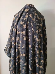 Neu Blumenmuster 100 % Rayon knirschender Stoff Damenkleidung, verkauft vom Hof_A1-3 - Bild 1 von 4