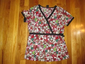 Ladies Tokidoki by Koi Red Green Kawaii Snowman Christmas Scrubs Top Size Small - Picture 1 of 6