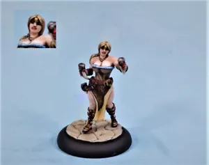 Painted miniature sexy female barbarian warrior celebrating - Bild 1 von 2