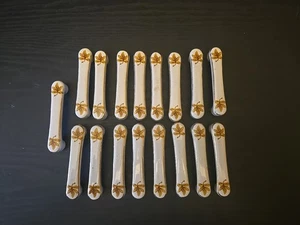 LOT OF 17 ANTIQUE & VINTAGE PORCELAIN DRAWER HANDLES - Bild 1 von 1