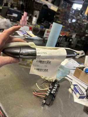 Manija de puerta exterior trasera izquierda Kia Cadenza 2014-16 Foto 1 de 2