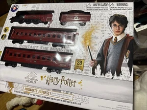 Lionel 7119681 28 Piece Wizarding World of Harry Potter Hogwarts Express Battery - Picture 1 of 2