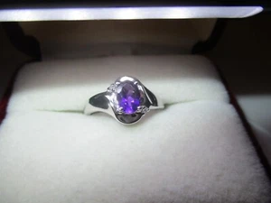 10k Gold .76ct Oval Cut Amethyst w/ 2 Diamond Chips Sz 7 - Picture 1 of 10