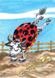 Ladybug Bucking Rodeo Bull ACEO EBSQ Kim Loberg Fantasía Insecto Mini Bug Arte Campana - Imagen 1 de 3