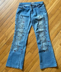 MAX STUDIO Embroidered Jeans Low Rise Floral Bootcut Vintage hippie Size 4 - Picture 1 of 4